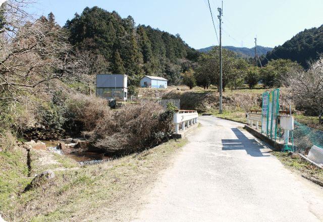 小さな川と橋